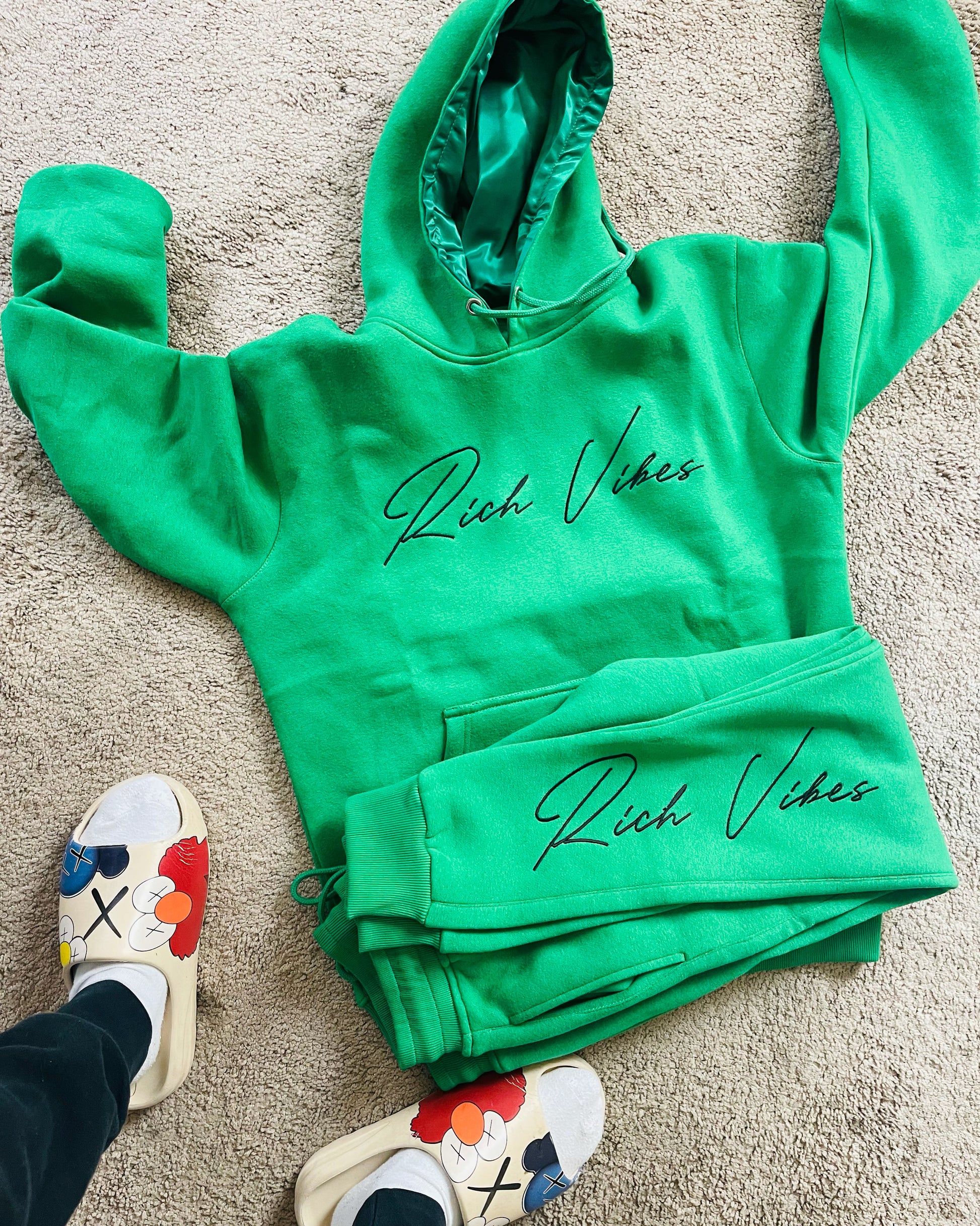 LUCKY GREEN' signature sweatsuit 🌲 - Rich Vibes Apparel